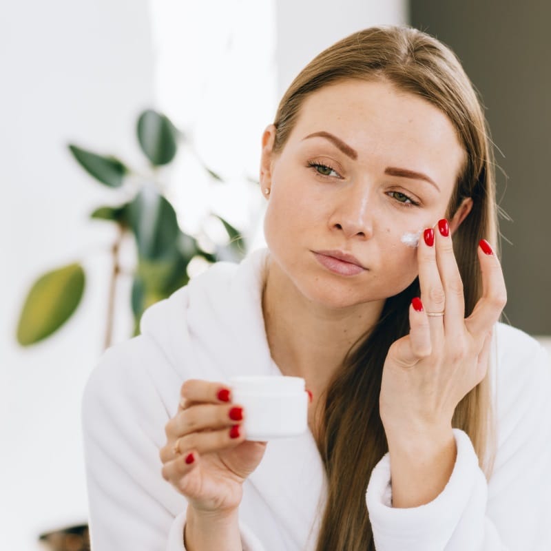Cómo obtener un informe de seguridad cosmética para cremas faciales: Cumplimiento de la UE para fórmulas hidratantes y antienvejecimiento