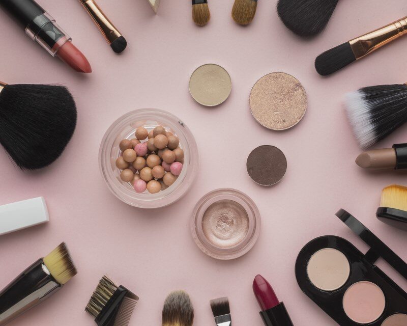 Évaluation de sécurité de l’UE pour les fonds de teint et les produits de maquillage : Ce que chaque marque doit savoir